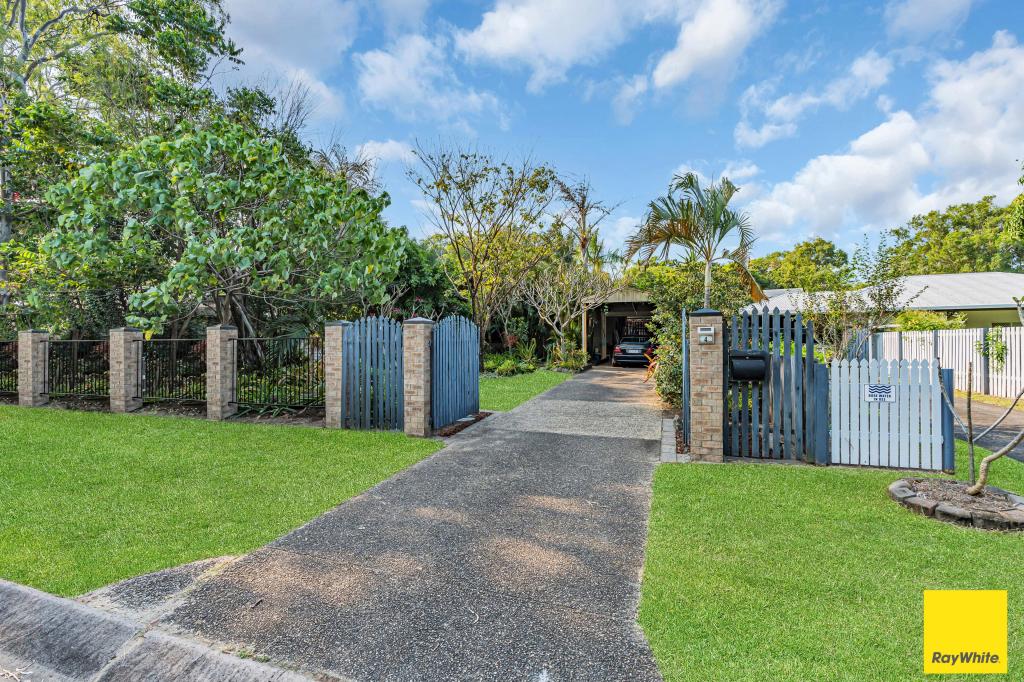 4 BARONIA CRES, HOLLOWAYS BEACH, QLD 4878