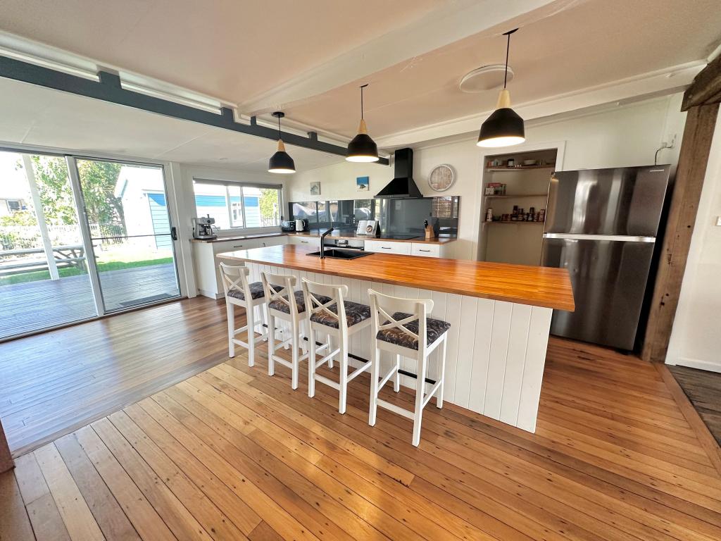 17 Honeysuckle St, Brooms Head, NSW 2463