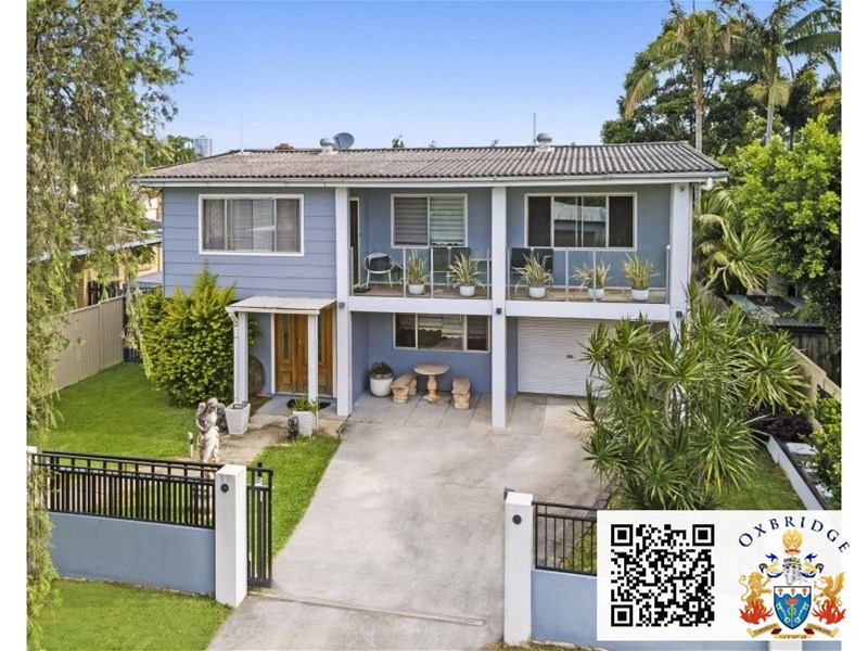 8 Rathbone Pl, Labrador, QLD 4215