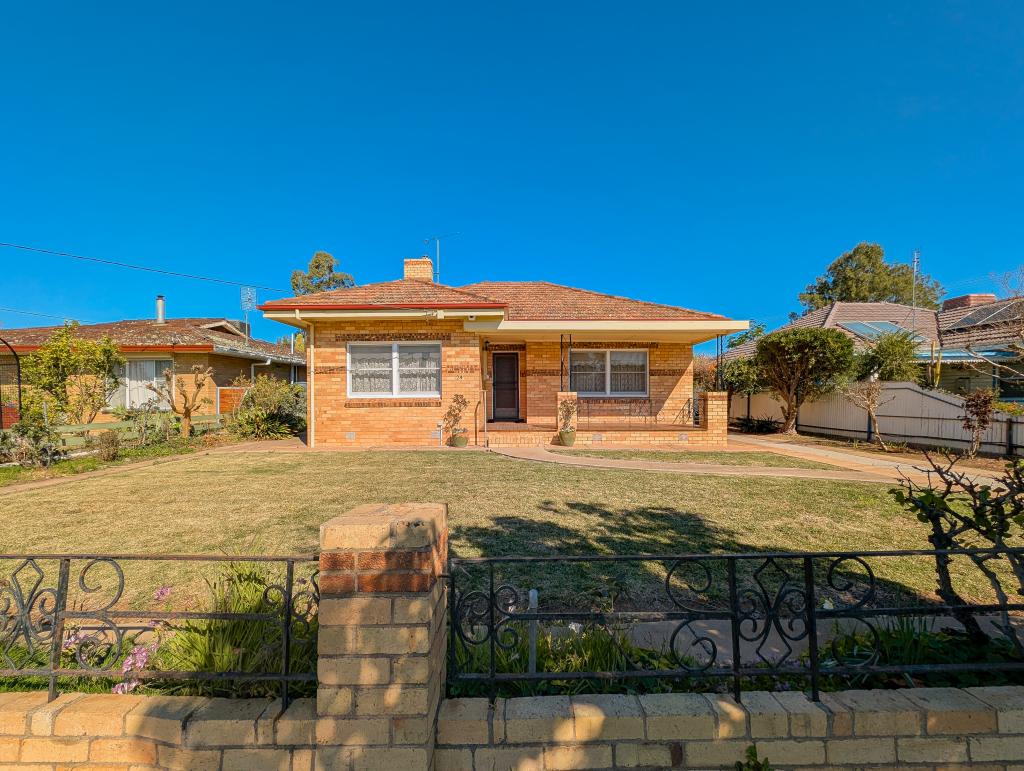 24 ANDREW ST, KERANG, VIC 3579