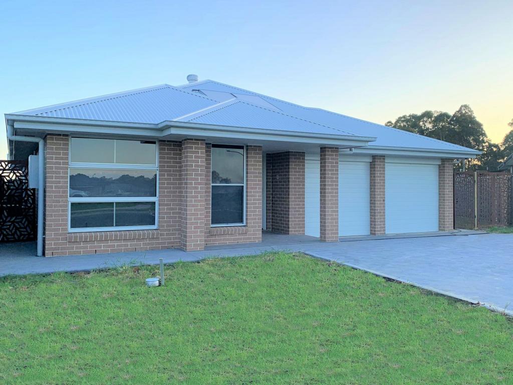 12 CORYMBIA CCT, HEDDON GRETA, NSW 2321