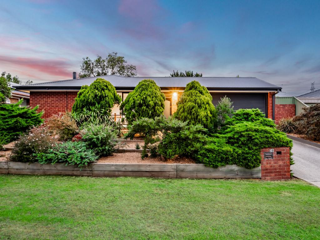 38 Toirram Cres, Cranbourne, VIC 3977
