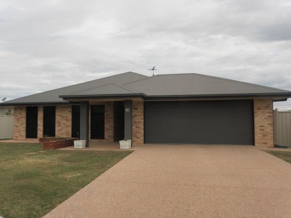 23 Mayfair Dr, Emerald, QLD 4720