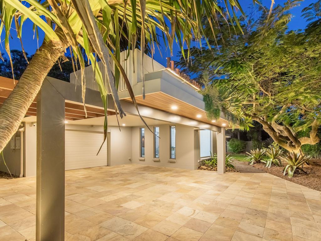 11 Karratha Ct, Mermaid Waters, QLD 4218