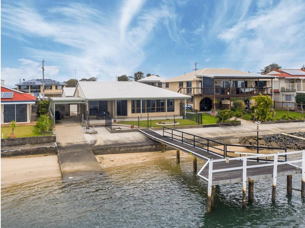 28 Esplanade, Jacobs Well, QLD 4208