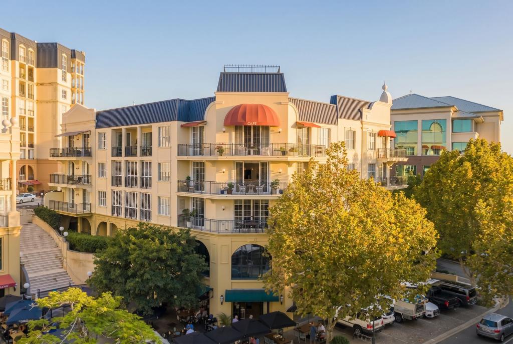 2037/3029 The Boulevard, Carrara, QLD 4211