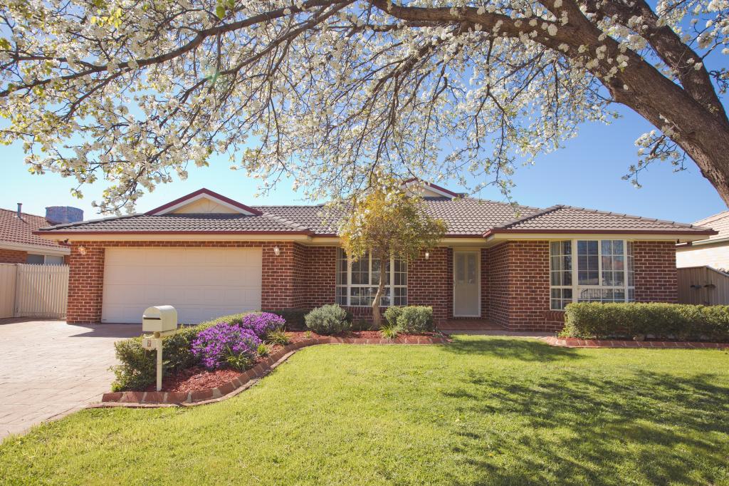 7 Tubbo Cres, Griffith, NSW 2680