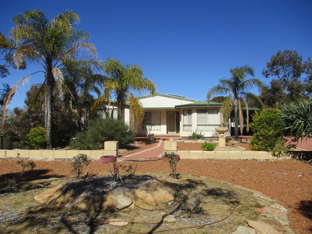 12 MARGARET ST, CUNDERDIN, WA 6407