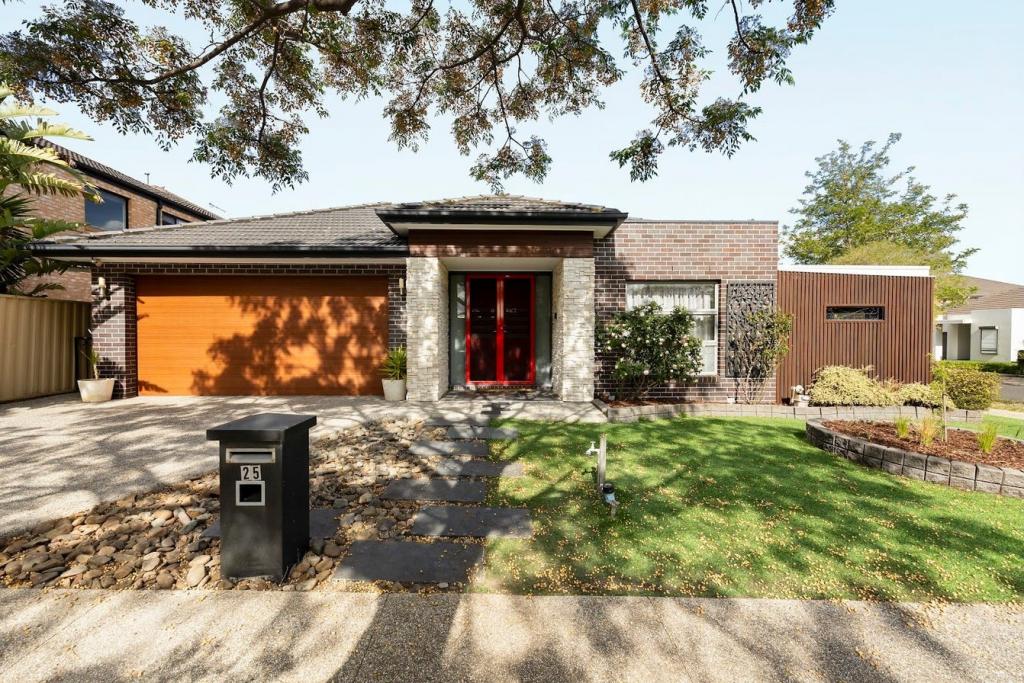 25 Lawson Way, Caroline Springs, VIC 3023
