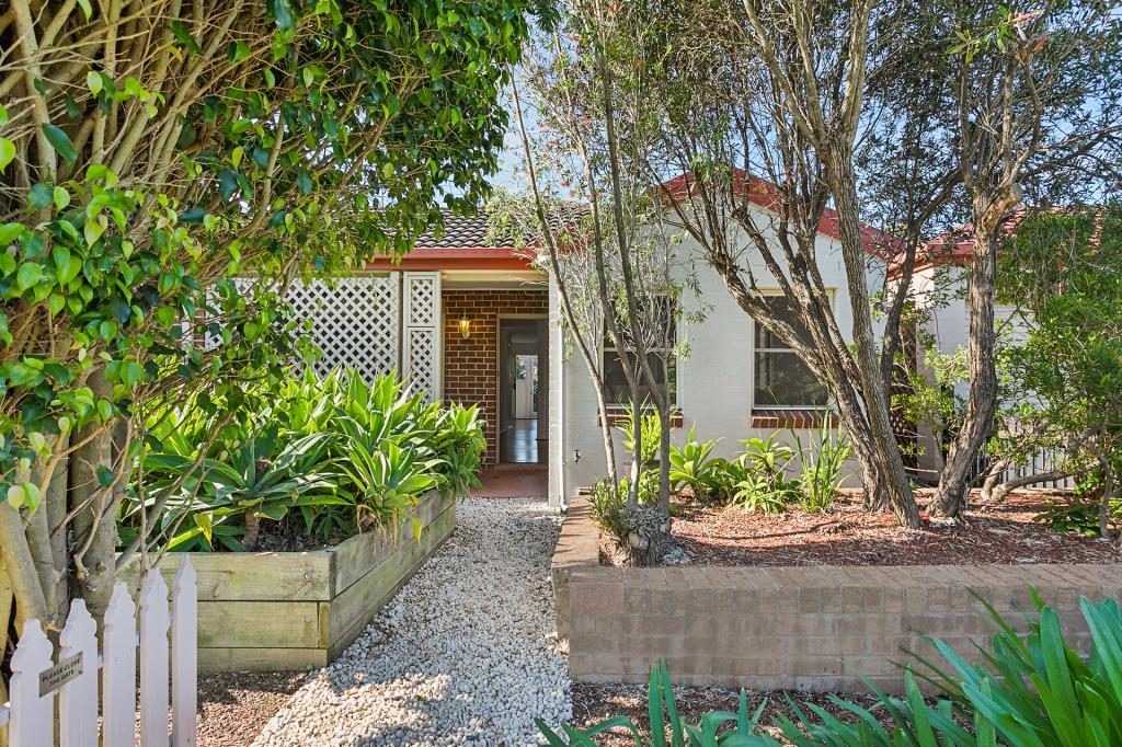 4 RAINTREE TCE, WADALBA, NSW 2259