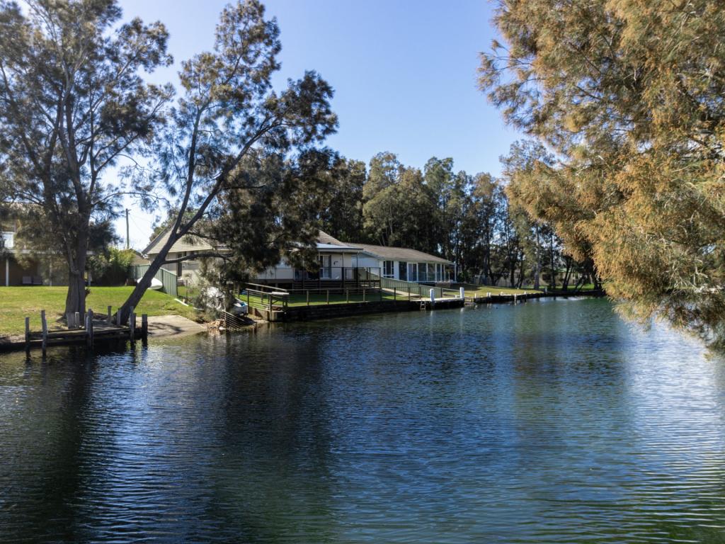 10 Paradise Cres, Sussex Inlet, NSW 2540