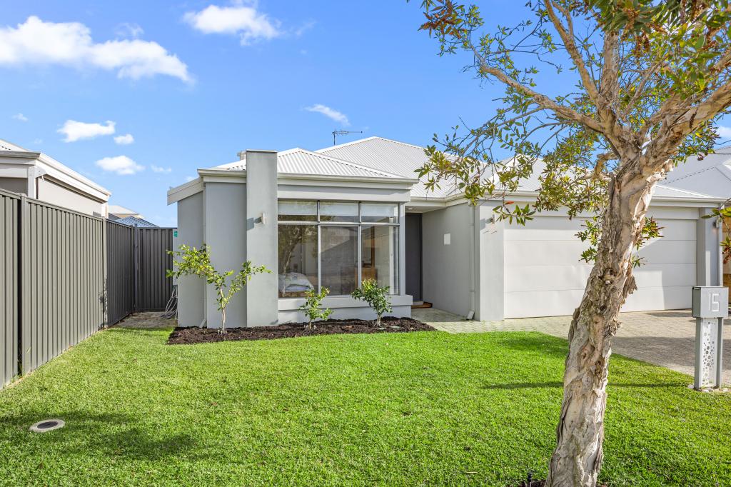 15 Topiary Ave, Piara Waters, WA 6112
