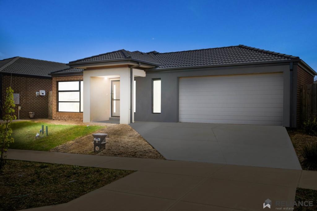8 Toolern Waters Dr, Melton South, VIC 3338