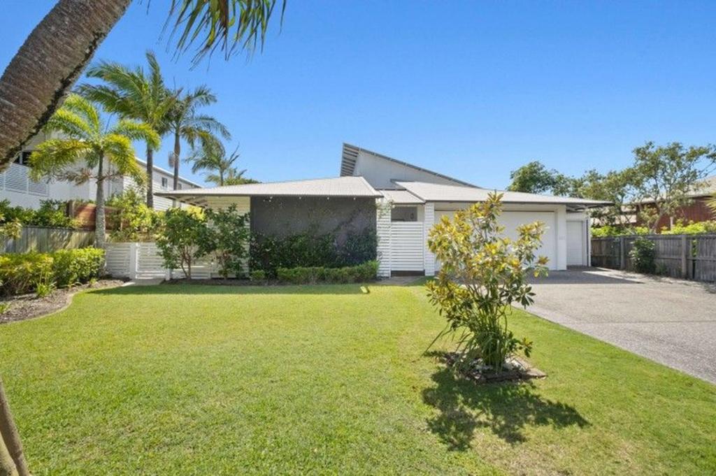 13 North Beach Pl, Mudjimba, QLD 4564