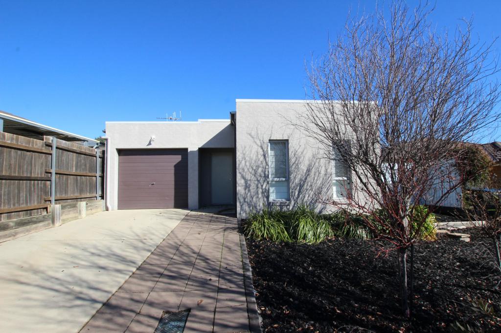 8 Pinner Pl, Macgregor, ACT 2615