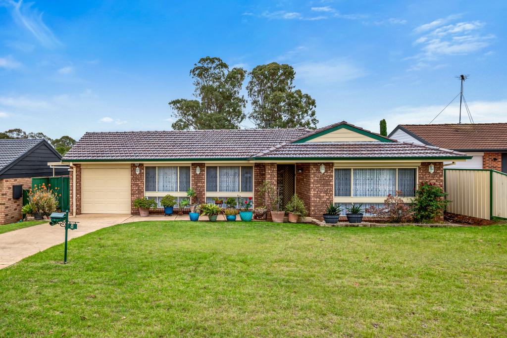 8 Donalbain Cct, Rosemeadow, NSW 2560