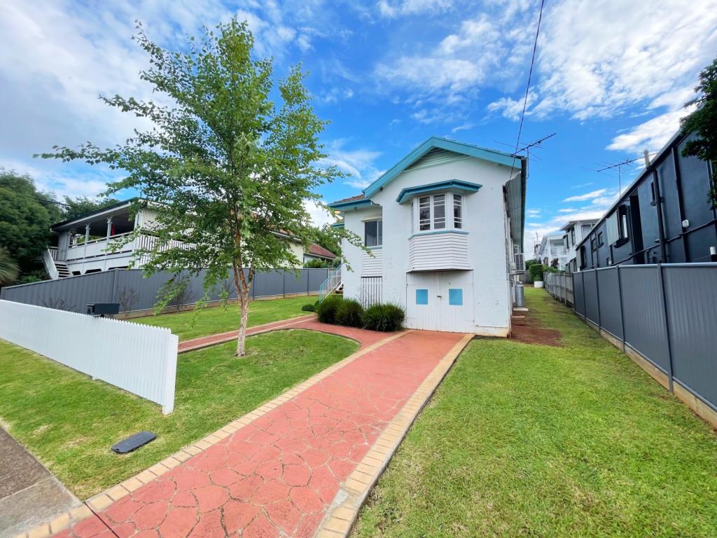 81 GOODWIN TCE, MOOROOKA, QLD 4105