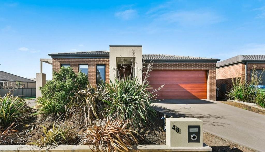 48 Mackillop Way, Clyde North, VIC 3978