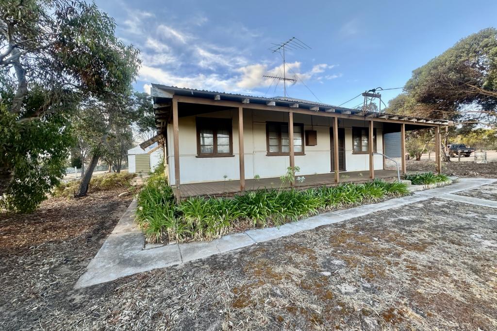 24 Lathom St, Broomehill Village, WA 6318