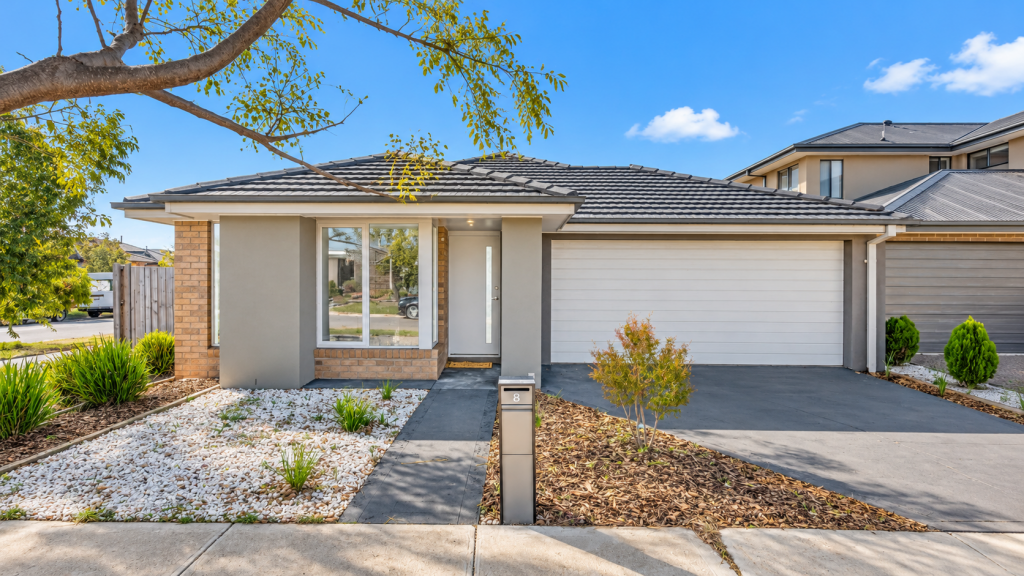 8 Gilfillan Cct, Thornhill Park, VIC 3335