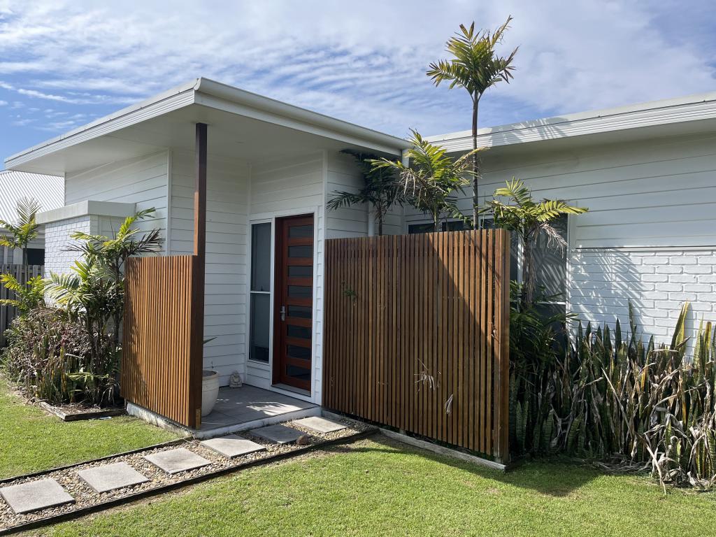 2a Blue Horizon Dr, Casuarina, NSW 2487