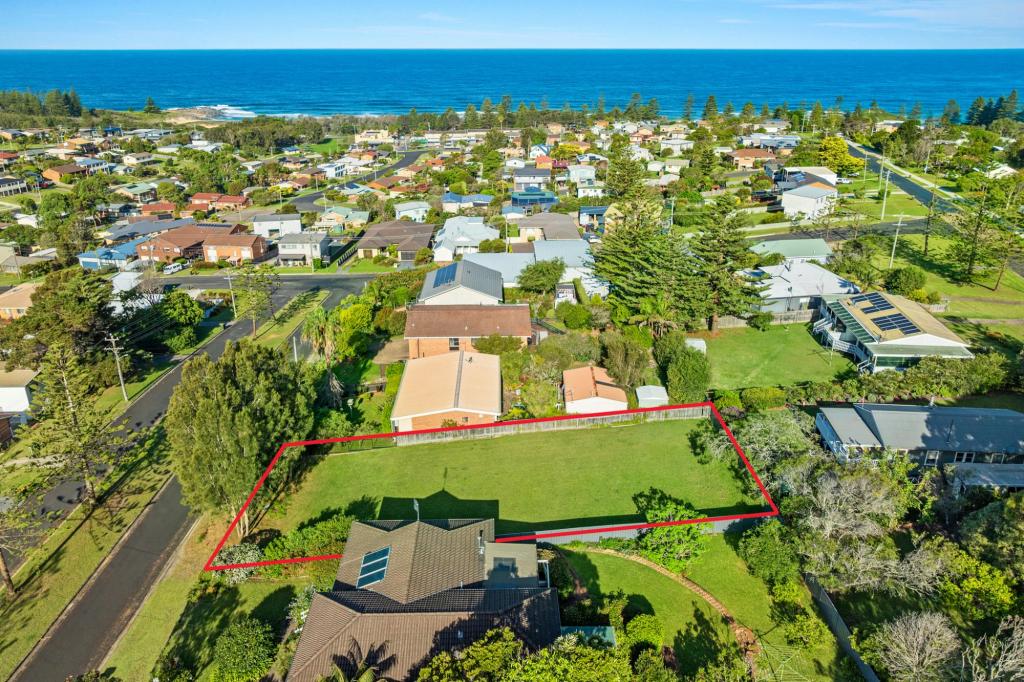 15 NORFOLK BVD, TUROSS HEAD, NSW 2537