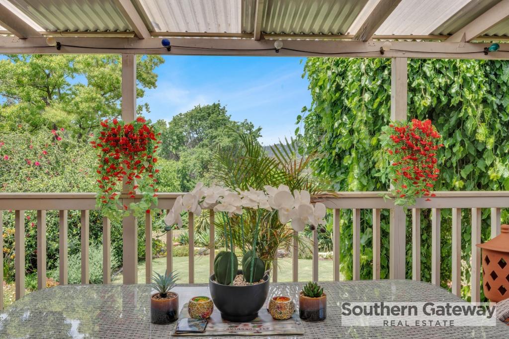 25 Grade Rd, Kelmscott, WA 6111