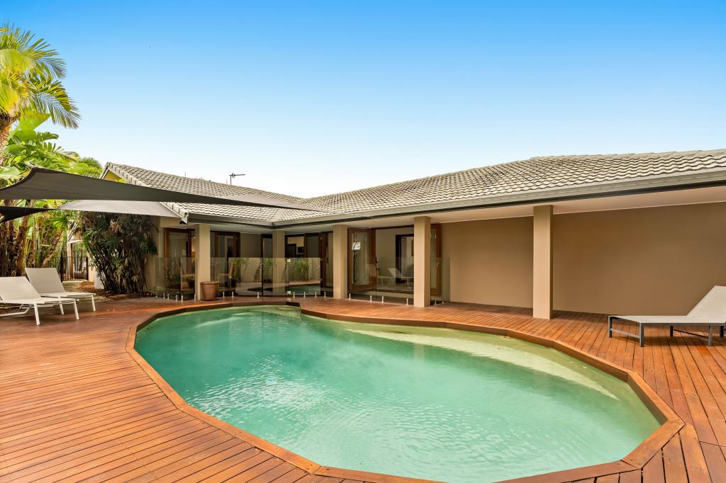 18 Balmoral Ave, Bundall, QLD 4217