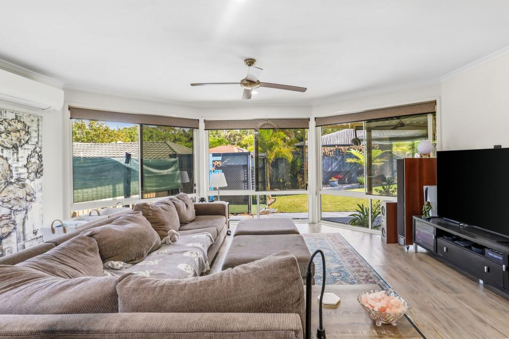 4 Kingman Ct, Pacific Pines, QLD 4211