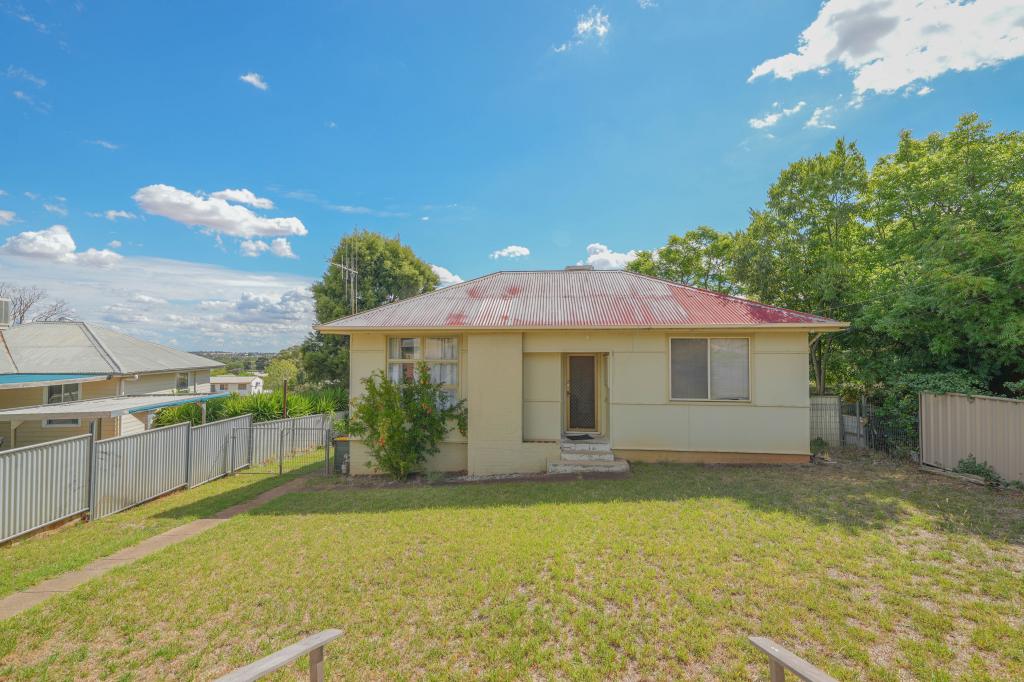 4 Charles Rigg Ave, Parkes, NSW 2870
