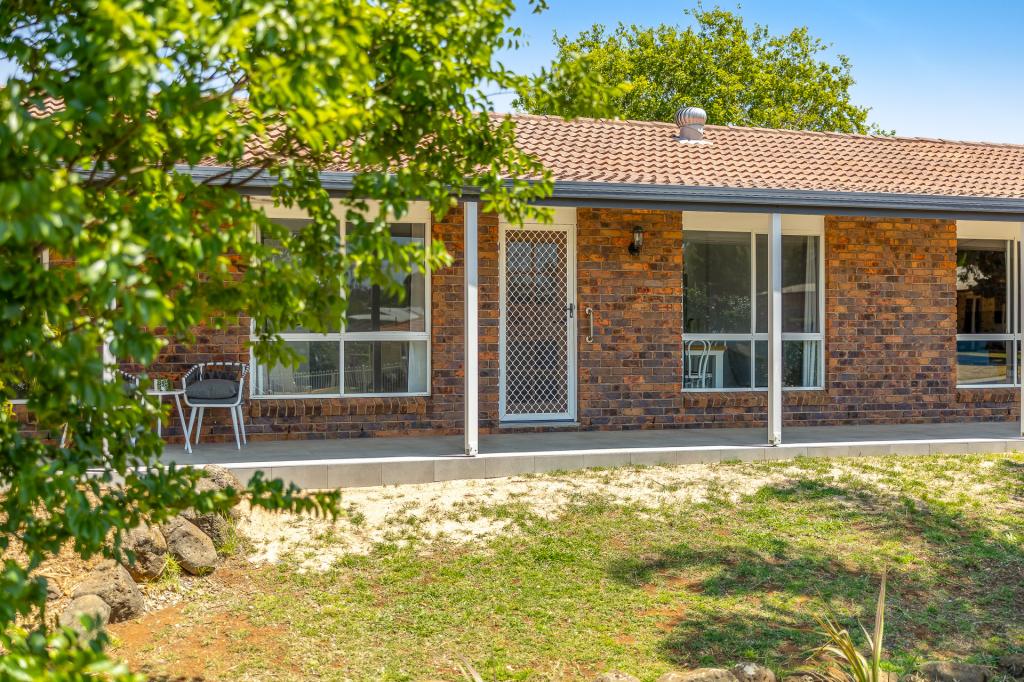 7 Moore Cres, Wilsonton, QLD 4350