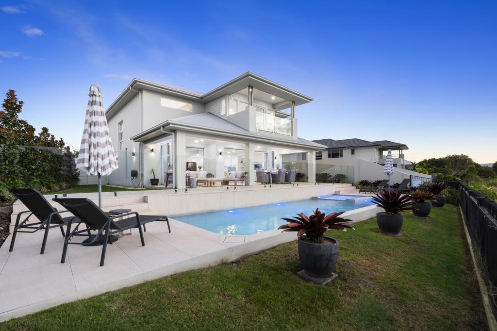 9222 PETER SENIOR DR, HOPE ISLAND, QLD 4212