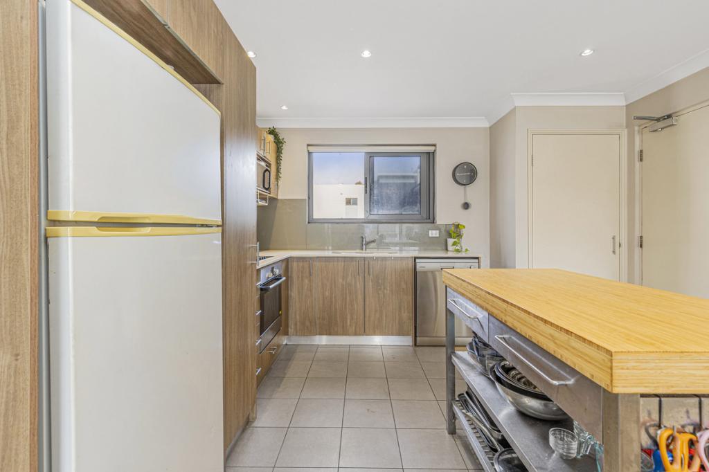 30/2 Walsh Loop, Joondalup, WA 6027