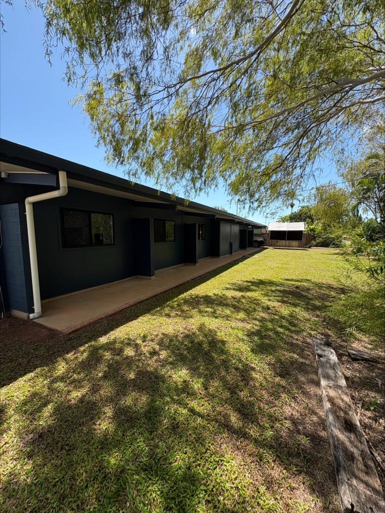 4 Kunduck Gdns, Rocky Point, QLD 4874