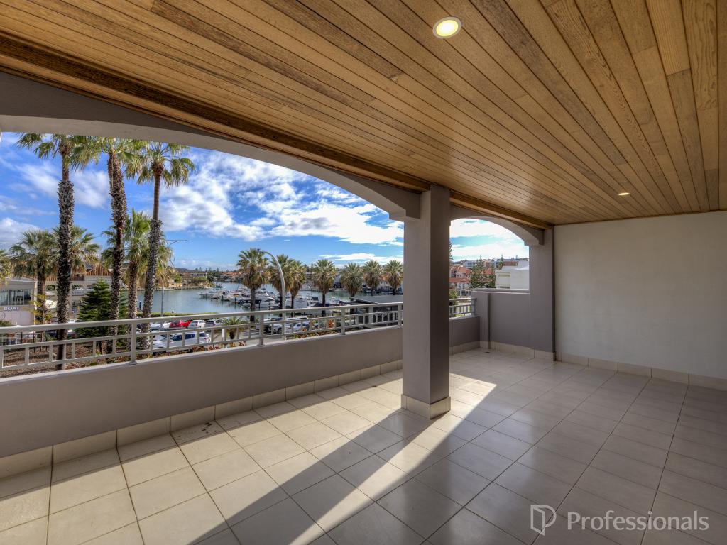 2/1 Boston Qys, Mindarie, WA 6030