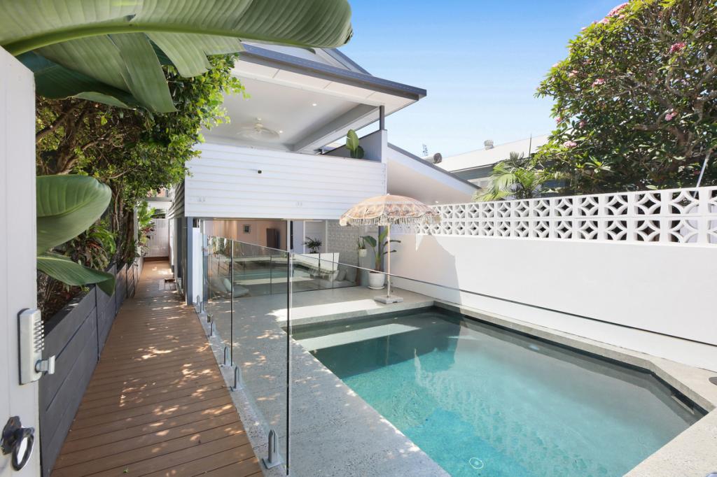 18 Twenty Fourth Ave, Palm Beach, QLD 4221