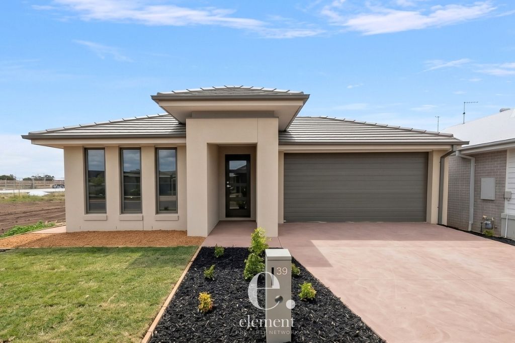 39 PICKERING CRES, LARA, VIC 3212