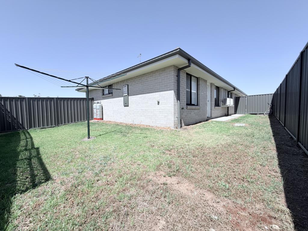 2/18 Francis Ave, North Tamworth, NSW 2340