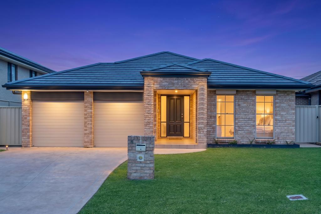 8 Wauchope Rd, Carnes Hill, NSW 2171