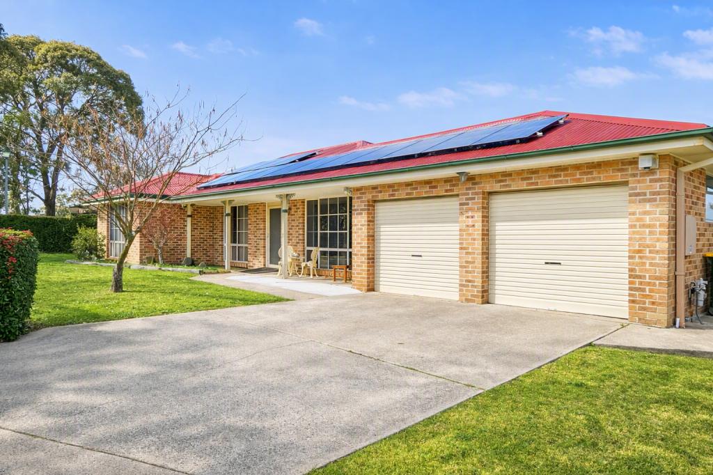 4 Phoenix Pl, Orange, NSW 2800
