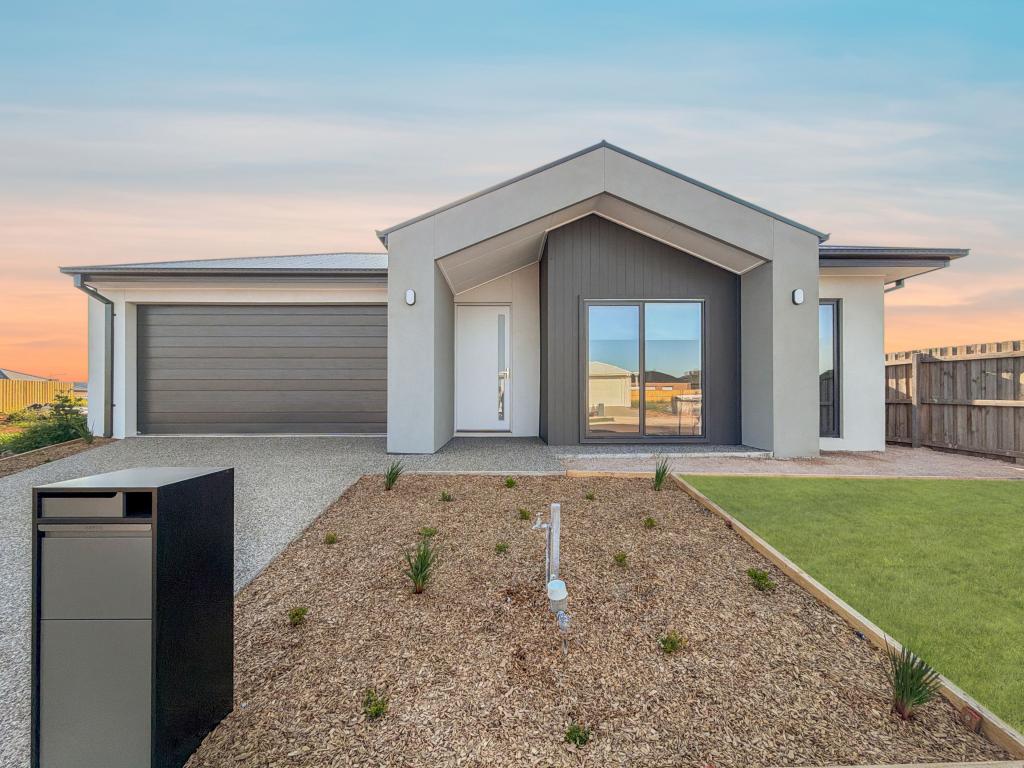 9 Bluestar Gr, Thornhill Park, VIC 3335