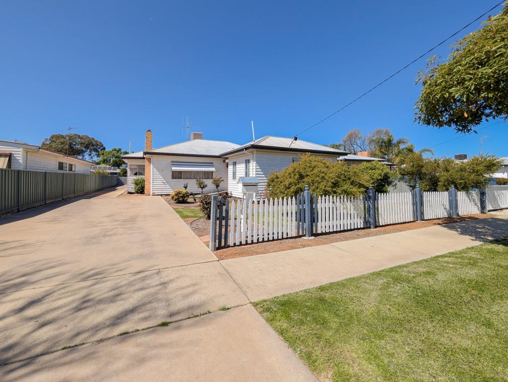 17 DUNSTONE ST, SWAN HILL, VIC 3585