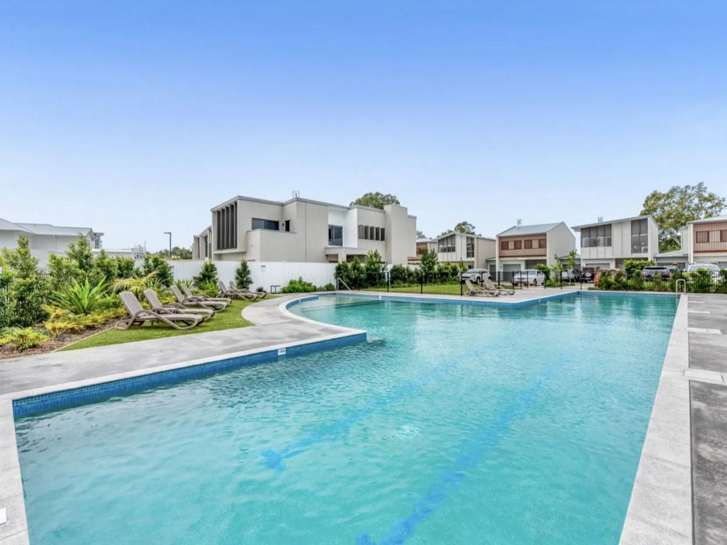 60/191 Marina Quays Bvd, Hope Island, QLD 4212
