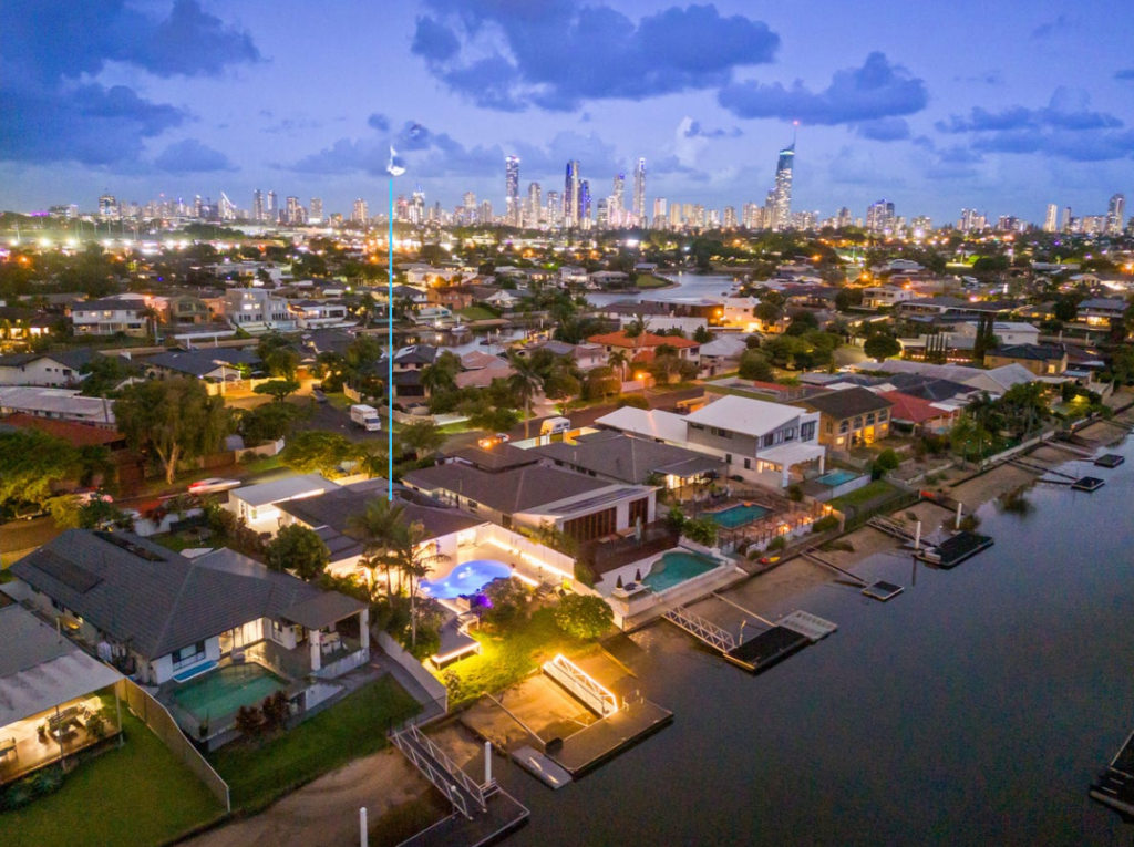 32 SAYWELL ST, BUNDALL, QLD 4217