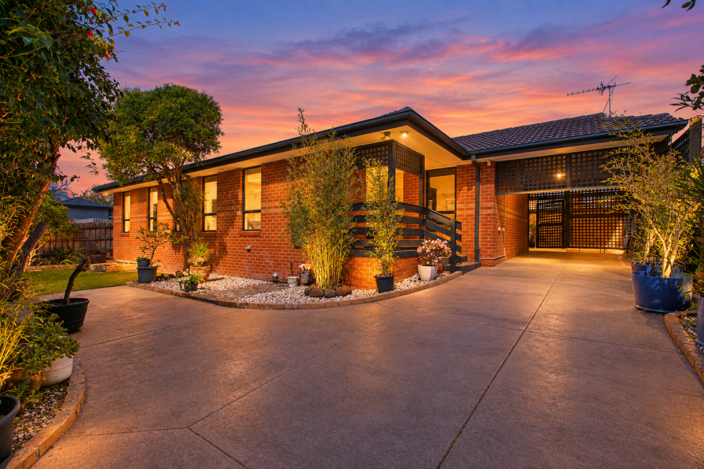 2/33 MCCOMAS ST, RESERVOIR, VIC 3073