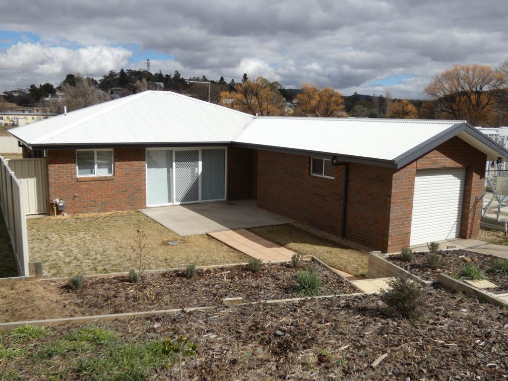 11a Hawkins St, Cooma, NSW 2630