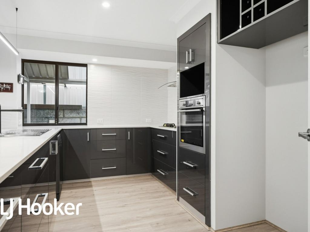 77 Manchester Dr, Hocking, WA 6065