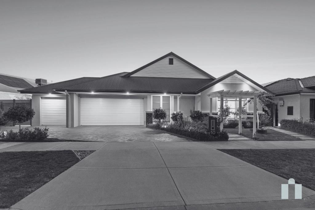 10 CYCAD AVE, DONNYBROOK, VIC 3064