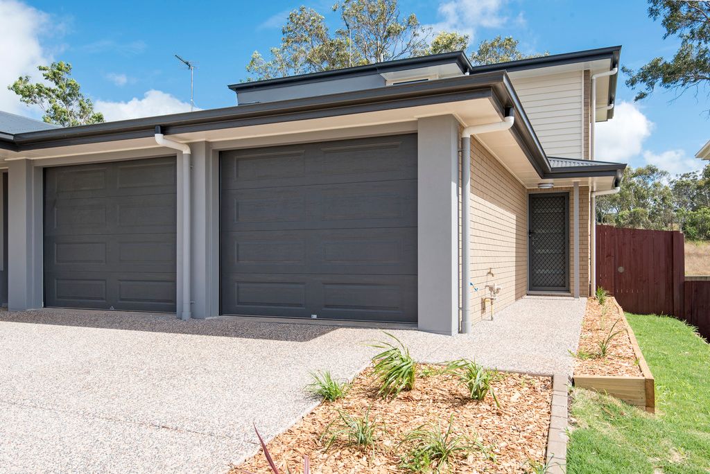 2/11 LEXI ST, GLENVALE, QLD 4350