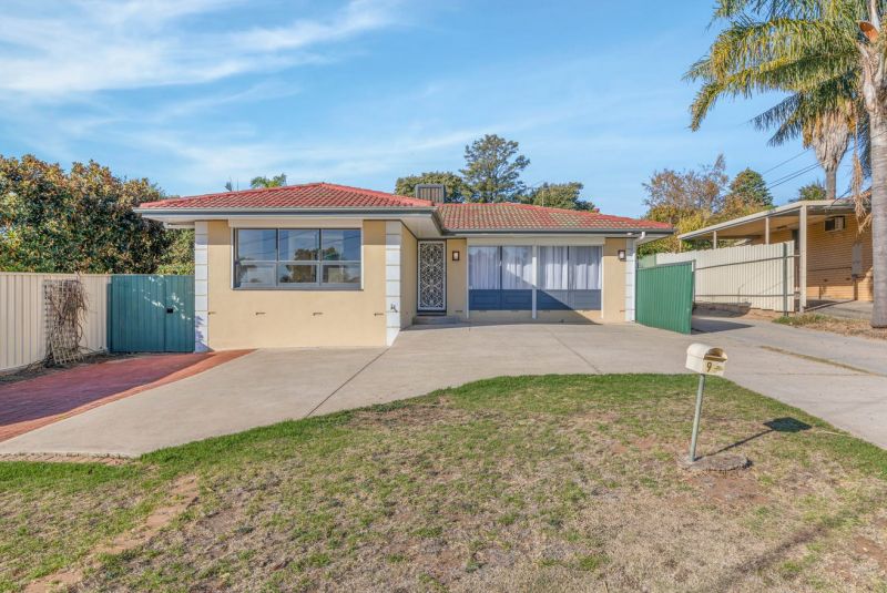 9 Folkstone St, Modbury Heights, SA 5092